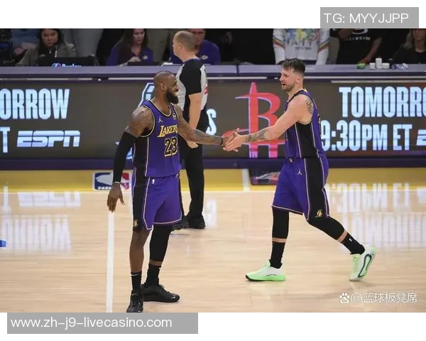 东契奇与詹姆斯联手发威里夫斯狂砍30分助湖人战胜鹈鹕